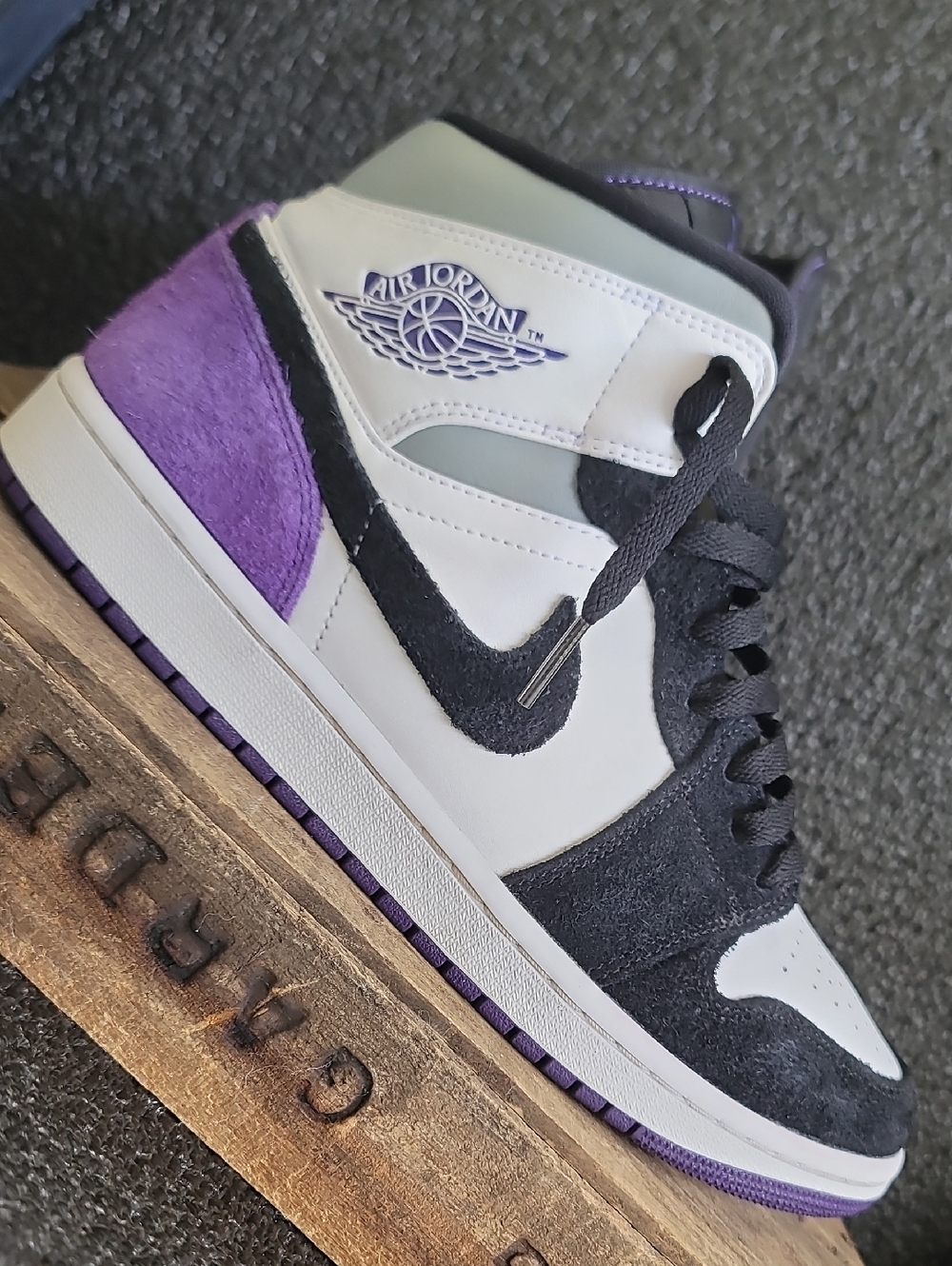 Nike Air Jordan 1 Mid SE "Varsity Purple" Mens 9 Great Cond! Fast Shipping - Picture 11 of 12